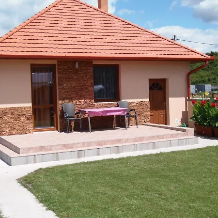 Natura Vendeghazak Apartment Demjen